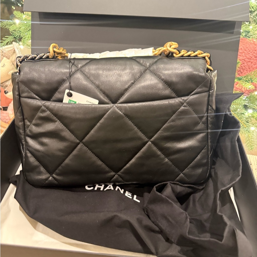 Chanel 19 black new in box and dust bag - Picture 8 of 13